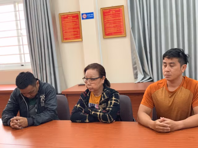 Phát hiện cơ sở sản xuất bột ngọt giả nhãn hiệu Ajinomoto, Saji ở Sài Gòn Phat hien co so san xuat bot ngot gia nhan hieu Ajinomoto, Saji o Sai Gon
