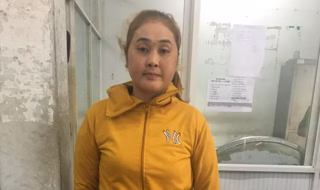 Bộ đôi dùng vàng giả vào tiệm vàng cầm cố hàng trăm triệu đồng Bo doi dung vang gia vao tiem vang cam co hang tram trieu dong