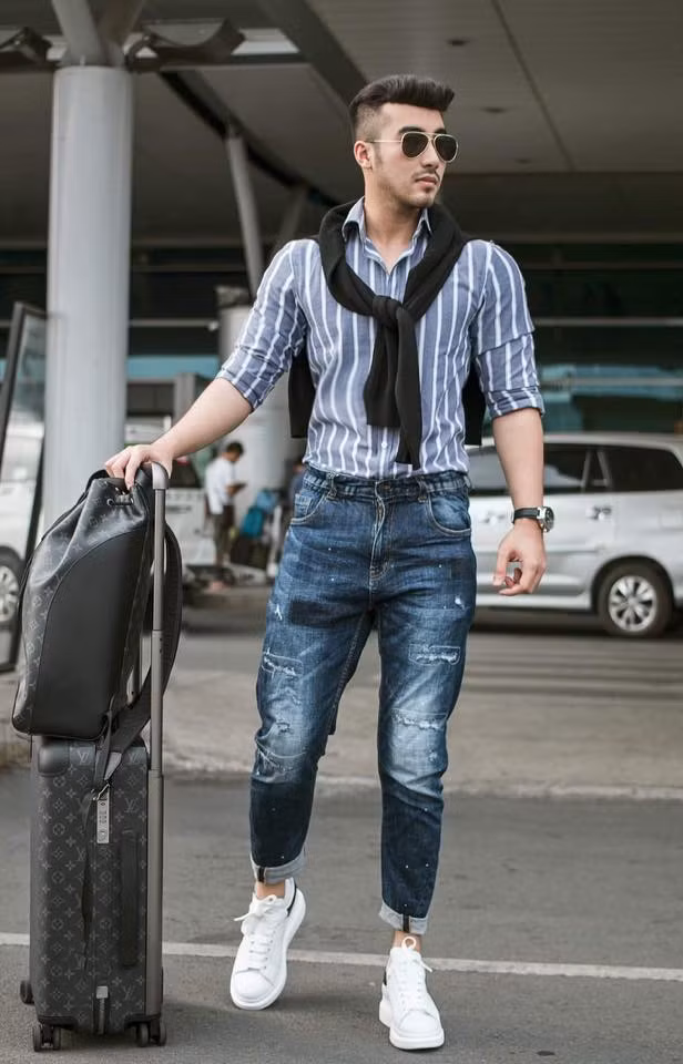 Hotboy cầm đầu đường dây hoa hậu, người mẫu bán dâm giá 30.000 USD ở Sài Gòn là ai? - Hình 5 Hotboy cam dau duong day hoa hau, nguoi mau ban dam gia 30.000 USD o Sai Gon la ai?-Hinh-5