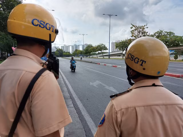 CSGT TP HCM phạt 93 trường hợp không có bảo hiểm xe máy trong 3 ngày tổng kiểm soát - Hình 3 CSGT TP HCM phat 93 truong hop khong co bao hiem xe may trong 3 ngay tong kiem soat-Hinh-3