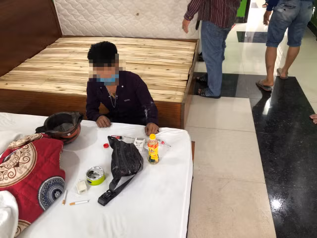 21 dân chơi thác loạn ma tuý trong khách sạn ở Sài Gòn - Hình 2 21 dan choi thac loan ma tuy trong khach san o Sai Gon-Hinh-2