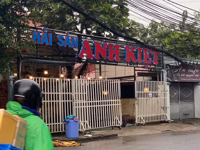 Thanh niên đánh chết cụ ông 70 tuổi trong quán nhậu ở Sài Gòn Thanh nien danh chet cu ong 70 tuoi trong quan nhau o Sai Gon