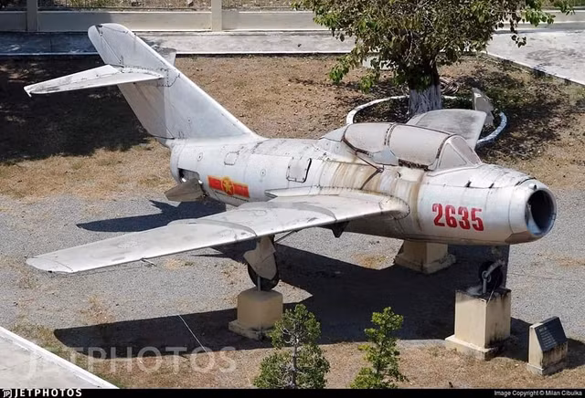 Cận cảnh MiG-15, “bàn đạp” của phi công chiến đấu VN Can canh MiG-15, “ban dap” cua phi cong chien dau VN