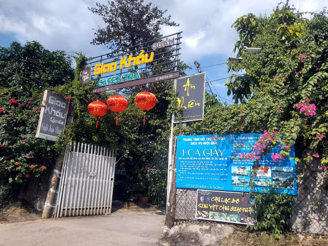Phường Thạnh Lộc (Quận 12, TPHCM): Vụ chủ quán cà phê Giao Khẩu lấn chiếm sông, vì sao chưa bị xử lý? Phuong Thanh Loc (Quan 12, TPHCM): Vu chu quan ca phe Giao Khau lan chiem song, vi sao chua bi xu ly?