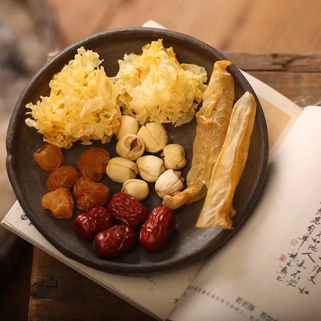 "Đặc sản không giống ai" lại sở hữu bộ phận quý gần chục triệu đồng 1kg - Hình 8 Mặc dù giá của cá Lạc trên thị trường đắt đỏ, đặc biệt là bong bóng cá, nhưng nguồn cung có hạn, làm tăng giá trị của sản phẩm này. Các địa phương nơi cá Lạc phân bố có thể tận dụng việc sản xuất bong bóng cá để gia tăng thu nhập cho người dân.