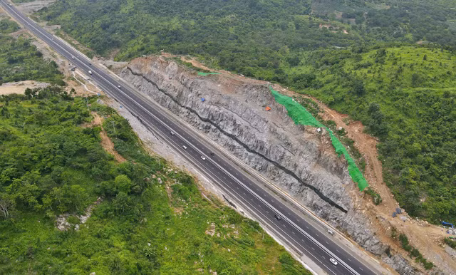 Những hiểm nguy rình rập trên tuyến cao tốc Dầu Giây - Phan Thiết - Hình 11 Nhung hiem nguy rinh rap tren tuyen cao toc Dau Giay - Phan Thiet-Hinh-11