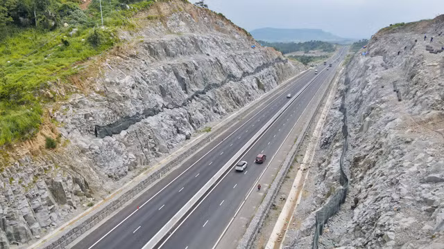 Những hiểm nguy rình rập trên tuyến cao tốc Dầu Giây - Phan Thiết - Hình 4 Nhung hiem nguy rinh rap tren tuyen cao toc Dau Giay - Phan Thiet-Hinh-4