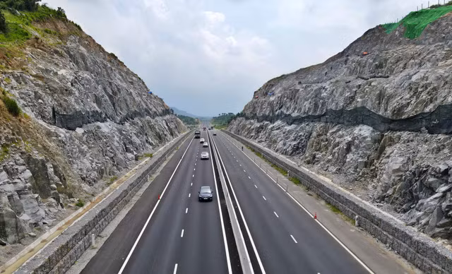 Những hiểm nguy rình rập trên tuyến cao tốc Dầu Giây - Phan Thiết - Hình 9 Nhung hiem nguy rinh rap tren tuyen cao toc Dau Giay - Phan Thiet-Hinh-9