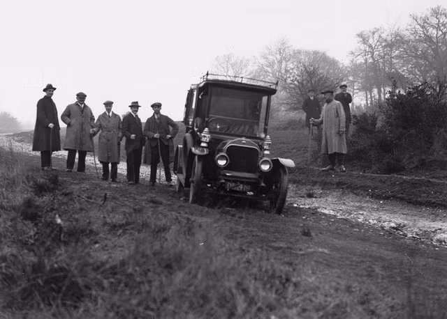 Lập hồ sơ vụ mất tích bí ẩn của nữ hoàng trinh thám Agatha Christie - Hình 9 Lap ho so vu mat tich bi an cua nu hoang trinh tham Agatha Christie-Hinh-9