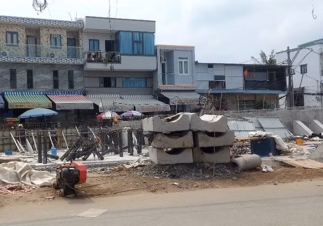 Nhà thầu nào đang thi công gói thầu đường dẫn cầu Long Kiểng? - Hình 5 Nha thau nao dang thi cong goi thau duong dan cau Long Kieng?-Hinh-5