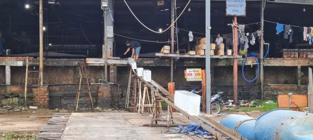 Toàn cảnh hoạt động của cảng cá lớn nhất miền Trung - Hình 14 Toan canh hoat dong cua cang ca lon nhat mien Trung-Hinh-14