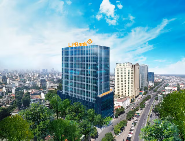 LPBank bao lai quy 2 sut 51%, no co kha nang mat von tang vot 80%