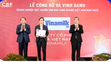 Vinamilk được vinh danh “Doanh nghiệp đạt chuẩn văn hóa kinh doanh Việt Nam“ Vinamilk duoc vinh danh “Doanh nghiep dat chuan van hoa kinh doanh Viet Nam“