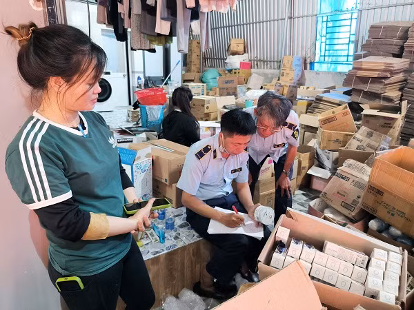 Ba Ria – Vung Tau: Dot kich co so livestream ban hang lau Thanh Hoai Shop-Hinh-2