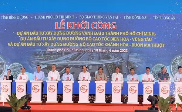 Đồng loạt khởi công 3 dự án giao thông trọng điểm ở phía Nam Dong loat khoi cong 3 du an giao thong trong diem o phia Nam