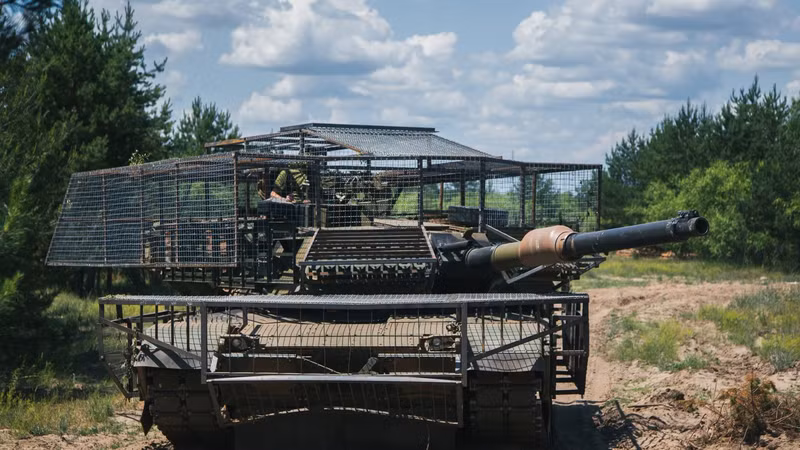 UAV Nga tràn ngập chiến trường, xe tăng Abrams Ukraine không dám ra trận